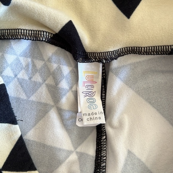 LuLaRoe geometric triangle print leggings OS - Picture 6 of 7